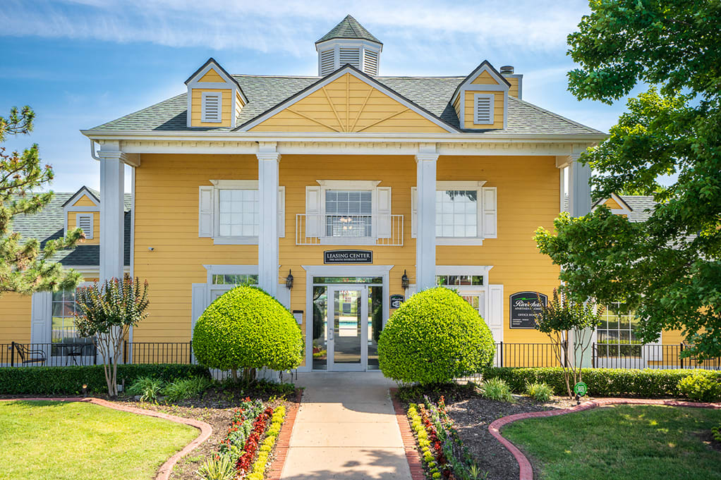 Photos and Video of Riverchase Apartments in Tulsa, OK